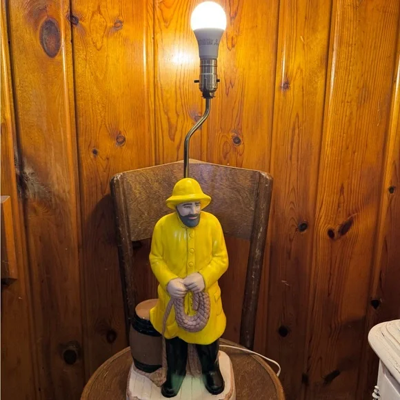 Vintage 80s Nautical Ceramic Fisherman Sailor Table Lamp - Picture 9 of 9